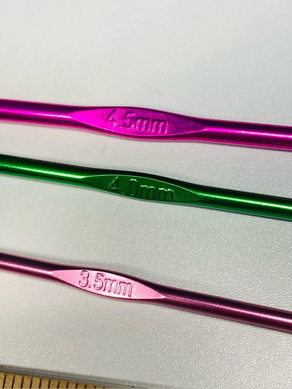 Set of‎ 3 Metallic Crochet Hooks - Pink 3.5mm, Green 4.0mm, Hot Pink 4.5mm